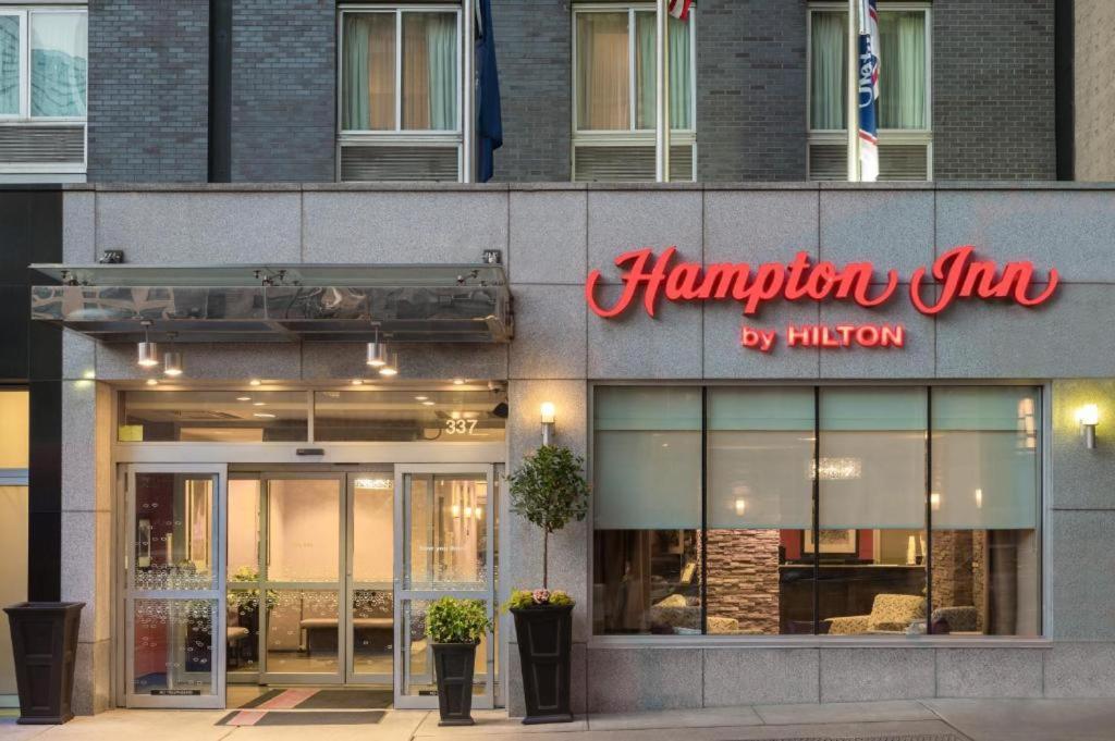 Hampton Inn By Hilton New York Times Square Екстериор снимка